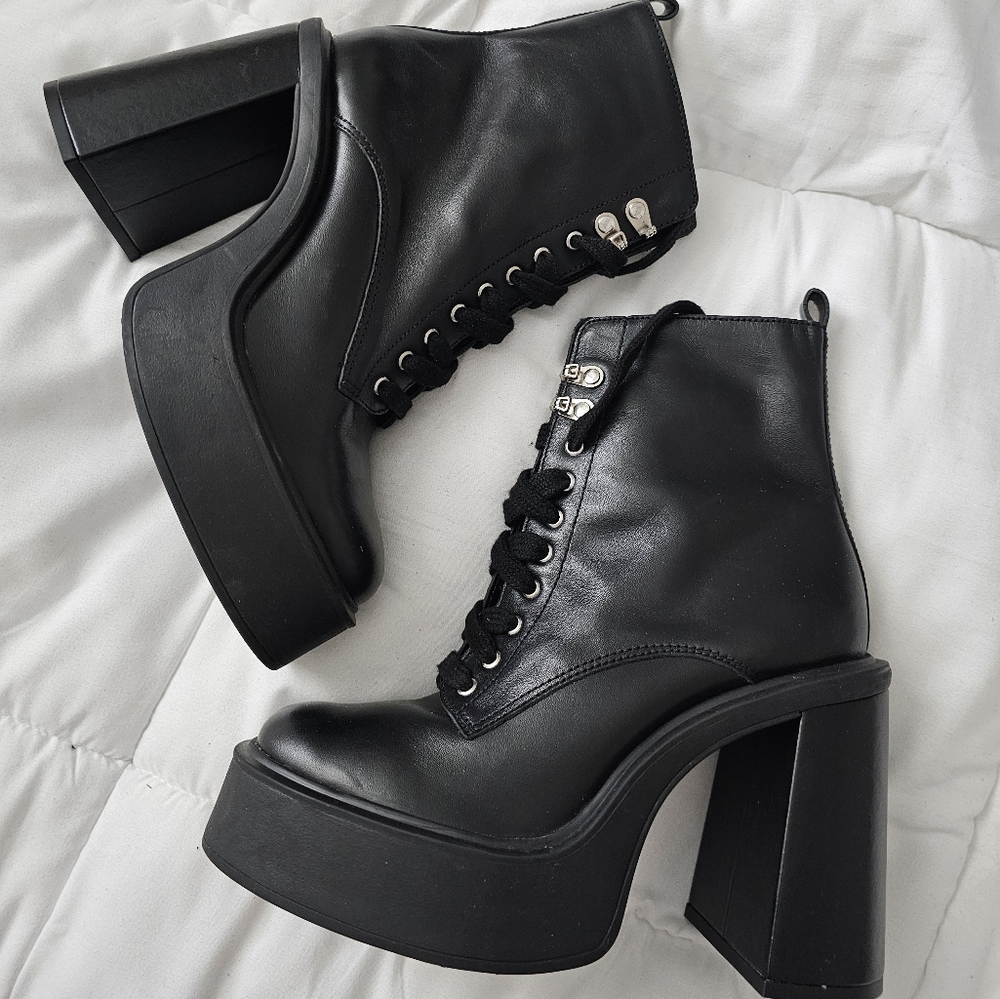 Gianni Bini Black Platform Boots